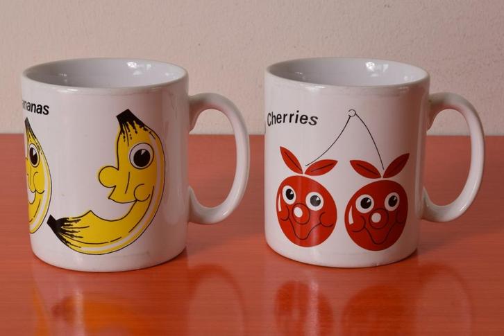 Set van 2 retro vintage TAMS England mokken - Funky fruit, Huis en Inrichting, Keuken | Servies, Zo goed als nieuw, Kop(pen) en/of Schotel(s)