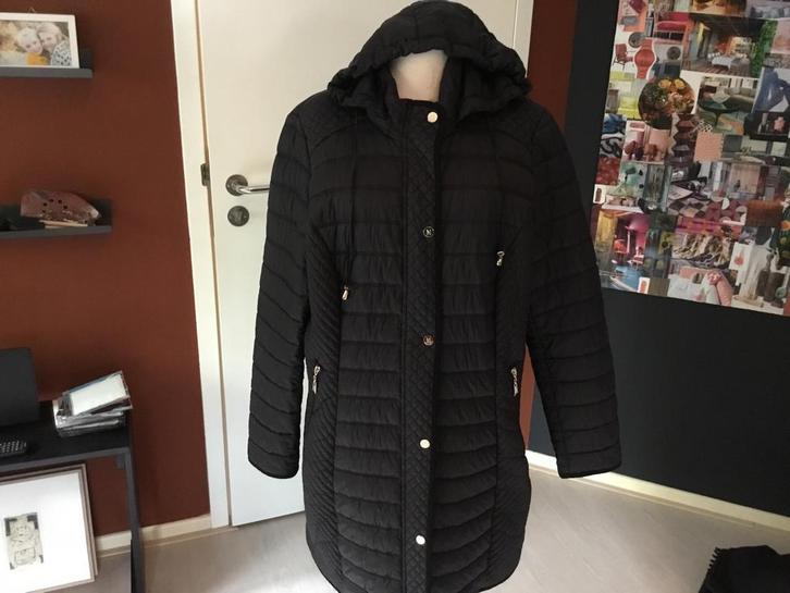 jas zwart licht doorgestikt MADELEINE 44, Kleding | Dames, Jassen | Winter, Zo goed als nieuw, Maat 42/44 (L), Zwart, Ophalen of Verzenden