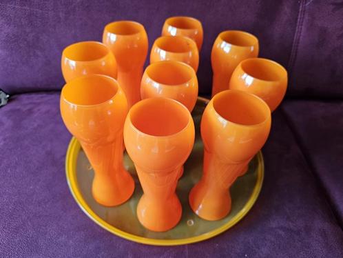 10 Vintage oranje glazen. glas of vaasjes. Leuk bij WK of EK, Huis en Inrichting, Keuken | Servies, Gebruikt, Glas of Glazen, Overige stijlen