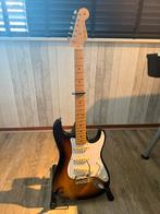 Fender Stratocaster, inclusie hoes en standaard, Muziek en Instrumenten, Snaarinstrumenten | Gitaren | Elektrisch, Ophalen, Zo goed als nieuw