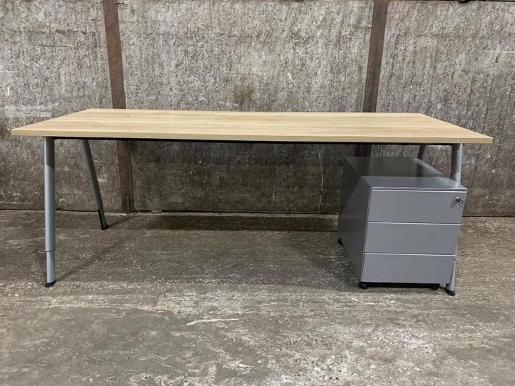 Verstelbaar bureau met nieuw eikenkleur blad 200x80cm, Huis en Inrichting, Bureaus, Gebruikt, In hoogte verstelbaar, Ophalen of Verzenden