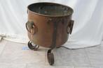 Pot op smeedijzeren pootjes / Rond pot ( Koper, Antiek en Kunst, Antiek | Koper en Brons, Ophalen of Verzenden, Koper