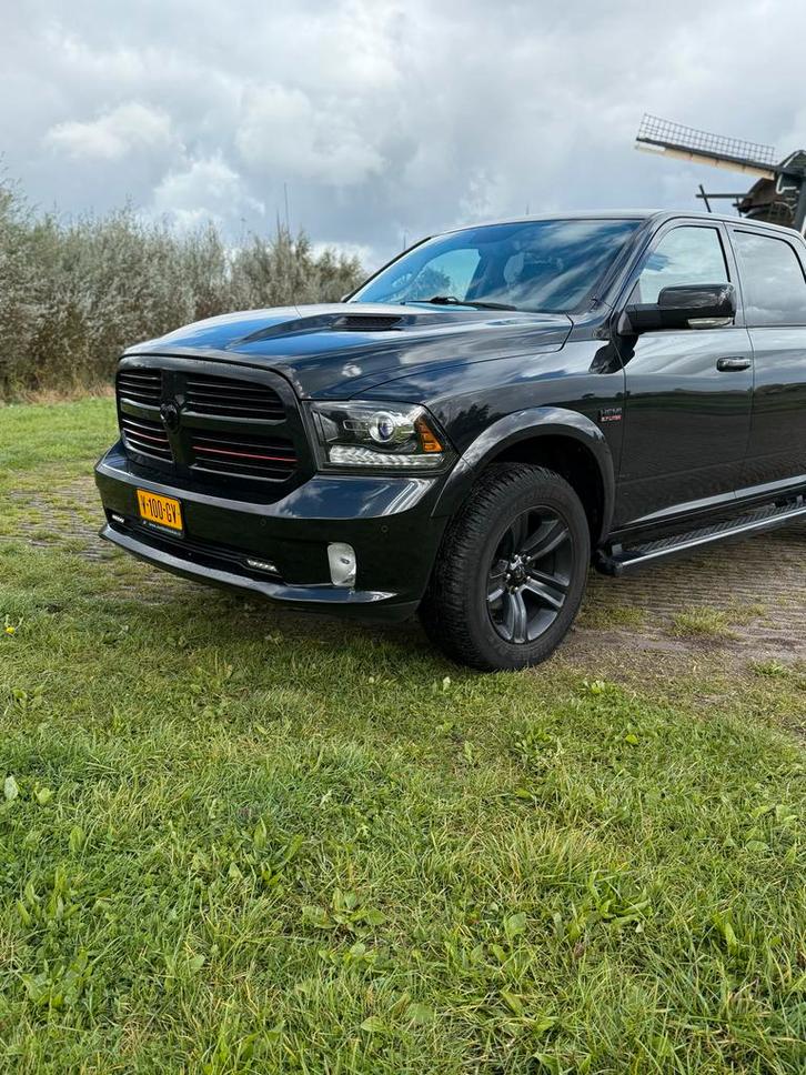 Dodge ram 1500 sport marge geen btw wel de voordelen, Auto's, Dodge, Particulier, RAM 1500, 4x4, ABS, Achteruitrijcamera, Adaptieve lichten
