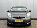 Toyota Yaris 1.3 VVTi Comfort erg netjes! (bj 2010), Auto's, Voorwielaandrijving, Gebruikt, Zwart, 4 cilinders