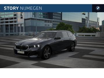 BMW i5 eDrive40 M Sport / Panoramadak / Stoelventilatie / Pa beschikbaar voor biedingen