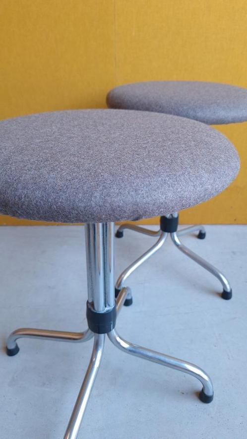Unieke set vintage Brabantia krukken met nieuwe stoffering, Huis en Inrichting, Krukjes, Zo goed als nieuw, Staal, Ophalen of Verzenden