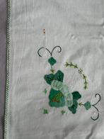 Tafelkleed geborduurd klimop groen handwerk geborduurd 85 cm, Gebruikt, Ophalen of Verzenden, Vierkant