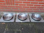 Metalen voerbak + wandbevestiging 3x, Ophalen, Gebruikt, Eten en Drinken