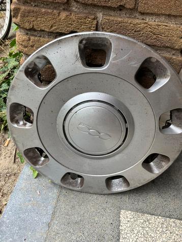 2 x Fiat 500 Wieldoppen 14 inch €10 beschikbaar voor biedingen