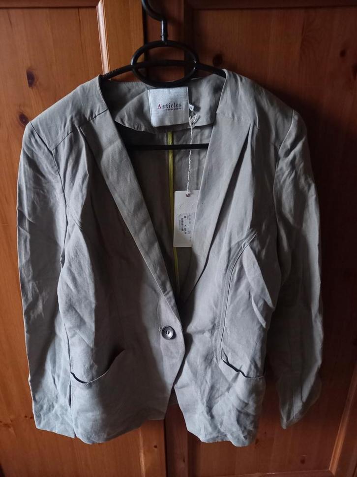 Mooi jasje van A-rticles nieuw licht Grey 40, Kleding | Dames, Jasjes, Kostuums en Pakken, Nieuw, Jasje, Maat 38/40 (M), Grijs