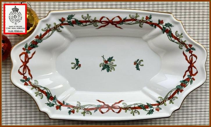Exclusieve SCHAAL "Holly Ribbons" Royal Worcester Porselein, Huis en Inrichting, Keuken | Servies, Nieuw, Schaal of Schalen, Overige stijlen
