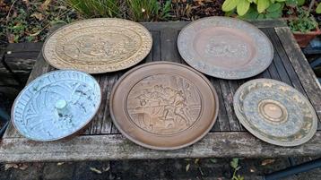 Koperen en messing decoratieve borden (5 stuks) beschikbaar voor biedingen