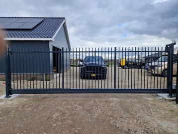 Vrijdragende spijlen schuifpoort of draaipoort incl motor beschikbaar voor biedingen