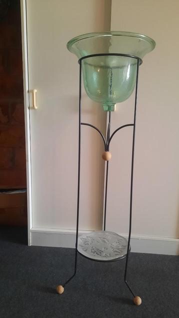 Bloemenstaander beschikbaar voor biedingen