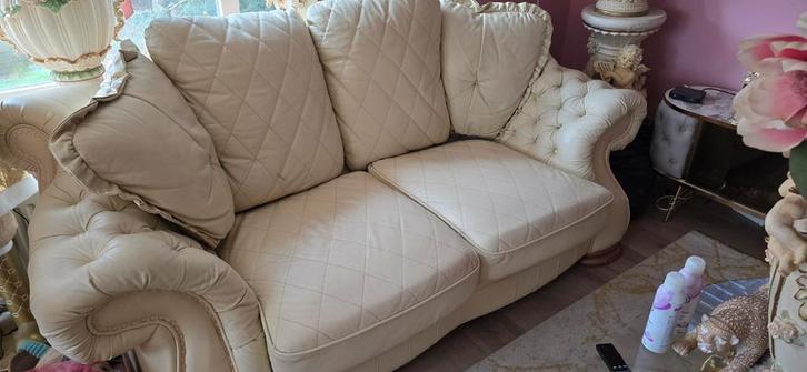 Wit creme lederen bank, Huis en Inrichting, Banken | Bankstellen, Gebruikt, Rechte bank, Tweepersoons, 150 tot 200 cm, 75 tot 100 cm