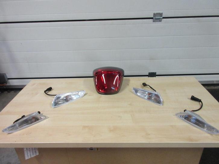 knipperlichten set+achterlicht Vespa Sprint/Primav Nieuw E4, Fietsen en Brommers, Brommeronderdelen | Scooters, Zo goed als nieuw