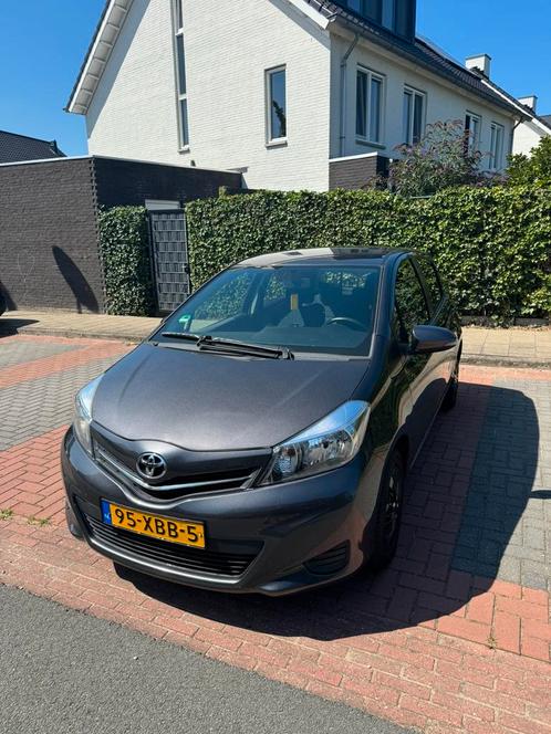 Toyota Yaris 1.0 12V Vvt-i 5DR 2012 Grijs, Auto's, Toyota, Particulier, Yaris, Achteruitrijcamera, Airbags, Airconditioning, Bluetooth