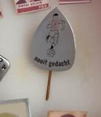 Speldje Nooitgedacht, Verzamelen, Speldjes, Pins en Buttons, Ophalen of Verzenden, Nieuw, Sport, Speldje of Pin