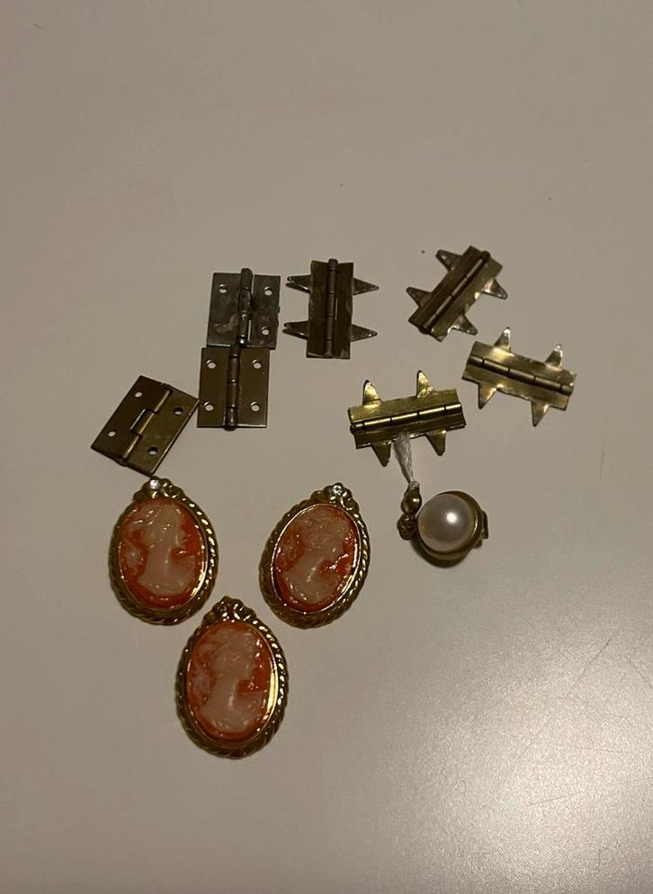 Diverse scharnieren en kleine accessoires, Hobby en Vrije tijd, Knutselen, Gebruikt, Ophalen of Verzenden