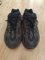 Adidas Yeezy boost 700 v2 Vanta maat US10, Adidas, Gebruikt, Ophalen of Verzenden, Overige sporten