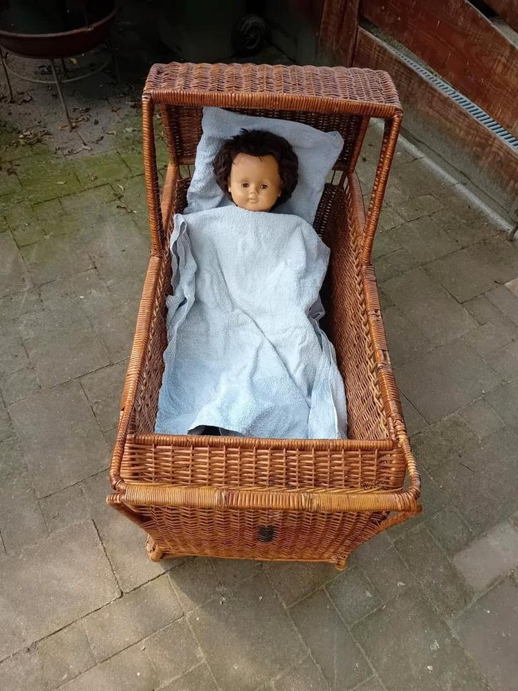 Mooi oude rieten wieg, Kinderen en Baby's, Babywiegjes en Ledikanten, Gebruikt, Ledikant, Ophalen