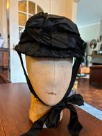 Antieke bonnet met ijzeren baleinen, Antiek en Kunst, Ophalen of Verzenden