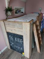 Stoere steigerhouten hoogslaper 0.9x2m, met krijtbord en hut, Kinderen en Baby's, Kinderkamer | Stapelbedden en Hoogslapers, Gebruikt