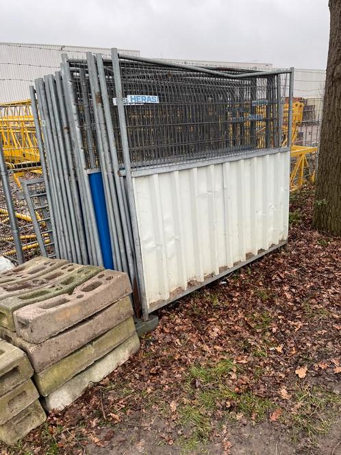 23 bouwhekken, 23 betonnen voeten en veel klemmen, Tuin en Terras, Tuinhekken en Hekwerk, Gebruikt, Overige typen, IJzer, Ophalen