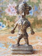 Mooi antiek brons beeldje uit India van een man 8,5 cm.