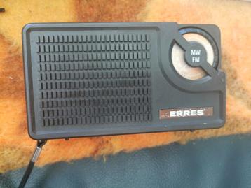 Gratis oude radiootje. Doet het niet.  beschikbaar voor biedingen