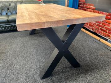 Massief Houten Eettafel met zwart metalen X onderstel beschikbaar voor biedingen