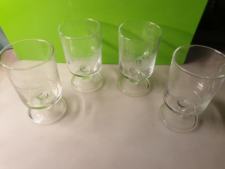 4x glas - Koninklijke Paleizen, Verzamelen, Glas en Borrelglaasjes, Zo goed als nieuw, Overige typen, Ophalen of Verzenden