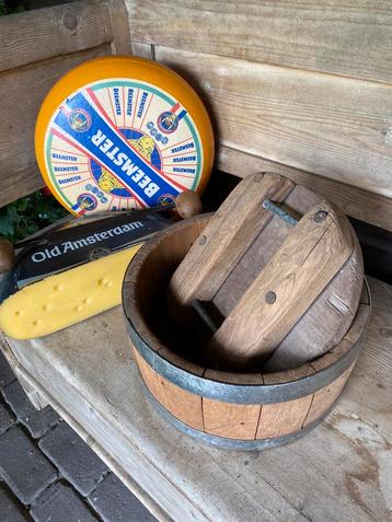 Brocante houten kaasvorm/ bak met pers beschikbaar voor biedingen