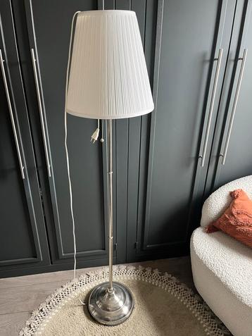 IKEA Lamp - Stijlvol en Functioneel beschikbaar voor biedingen