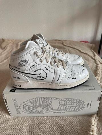 Witte Air Jordan 1 Mid beschikbaar voor biedingen