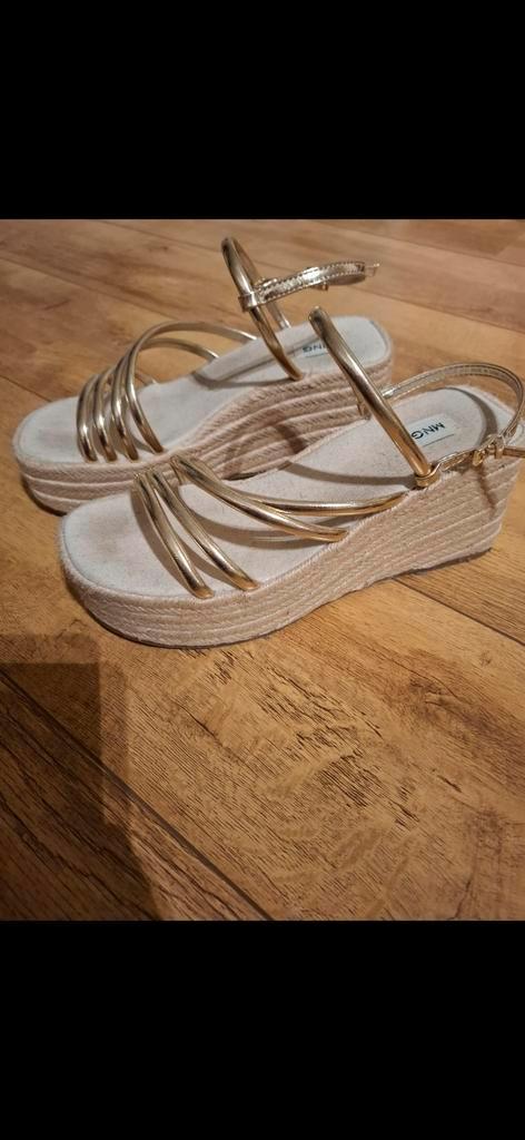 gouden sleehakken mango ongedragen, Kleding | Dames, Schoenen, Nieuw, Ophalen