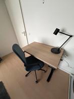 Elektrisch Zit/Sta Bureau met Bureaustoel en Lamp, Ophalen, Zo goed als nieuw, Grijs, Bureaustoel