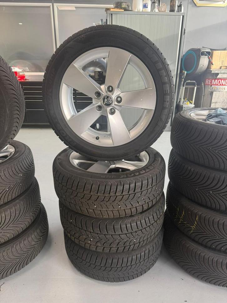 Skoda karoq winterset, Auto-onderdelen, Banden en Velgen, Banden en Velgen, Winterbanden, 17 inch, 215 mm, Personenwagen, Gebruikt