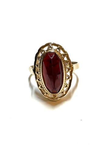 14k gouden ring met een granaatsteen beschikbaar voor biedingen