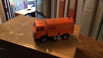 Mercedes veegwagen corgi toys  beschikbaar voor biedingen