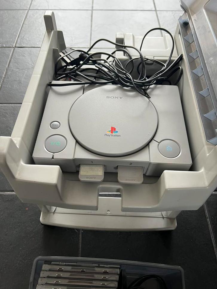 Playstation 1 compleet!!! Ready to game, Spelcomputers en Games, Spelcomputers | Sony PlayStation 1, Zo goed als nieuw, Met 2 controllers