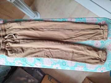 Fijne jogging broek 140 beschikbaar voor biedingen
