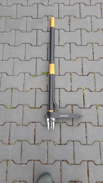 Onkruidtrekker- Fiskars beschikbaar voor biedingen