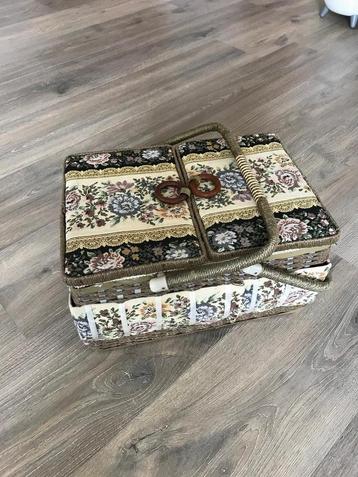 Stoffen Vintage Naaidoos beschikbaar voor biedingen
