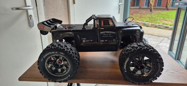 Arrma Notorious 6S V6 BLX RTR - Zwart, Hobby en Vrije tijd, Modelbouw | Radiografisch | Auto's, Gebruikt, Auto offroad, Ophalen of Verzenden