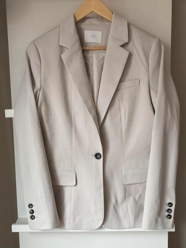 Yaya Blazer colbert jas jasje Maat 38 zand beige sand, Kleding | Dames, Jasjes, Kostuums en Pakken, Zo goed als nieuw, Jasje, Maat 38/40 (M)