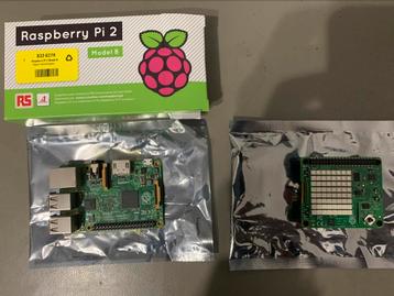 Raspberry Pi 2B een de sense hat! Prima staat beschikbaar voor biedingen