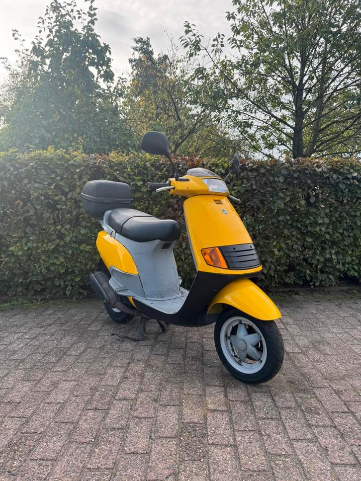 Piaggio SKR 125 Duits, Fietsen en Brommers, Scooters | Piaggio, Zo goed als nieuw, Overige modellen, Tweetakt, Ophalen