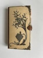 Antiek gebedenboekje. Hard witte gedecoreerde kaft. Goud, Ophalen