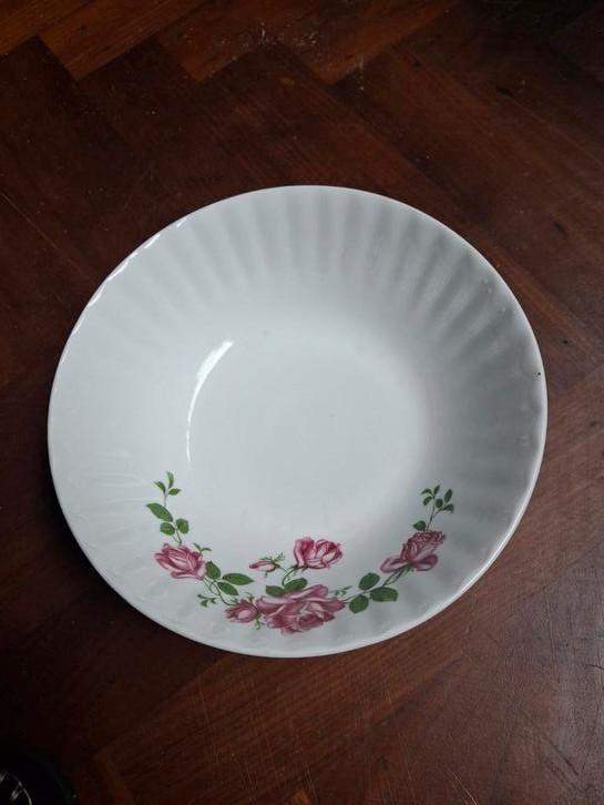 Porseleinen Schaal Rond., Huis en Inrichting, Keuken | Servies, Zo goed als nieuw, Schaal of Schalen, Overige stijlen, Porselein